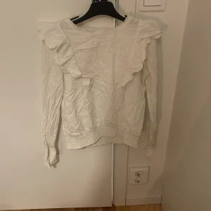 Vit tröja - Jättefin vit tröja i linne byxor material typ