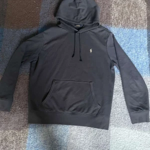 Ralph Lauren hoodie - En fin Ralph lauren hoodie i fint skick