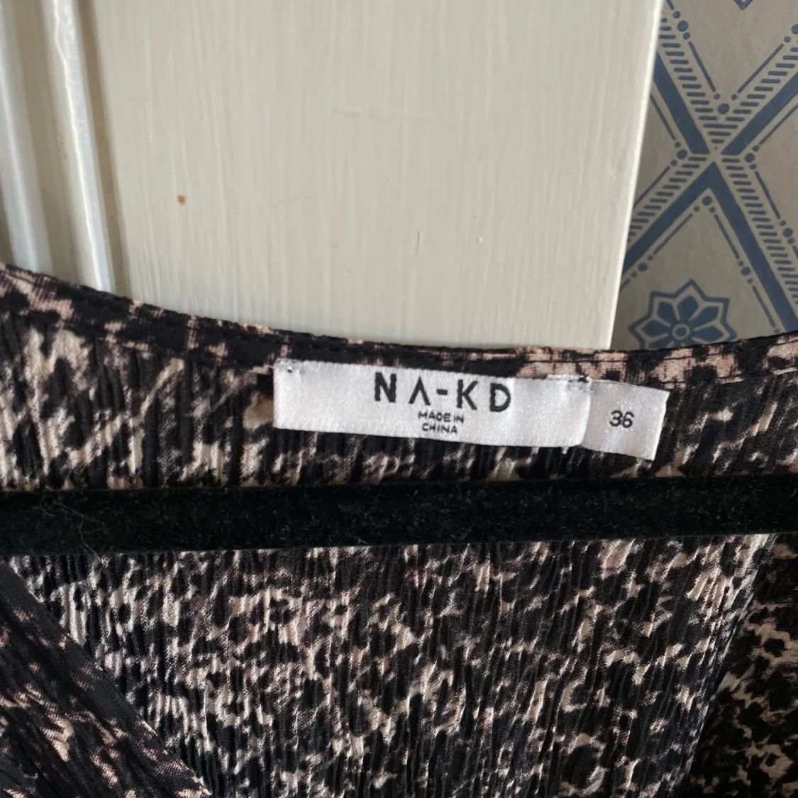 Mönstrad klänning från NA-KD - 90