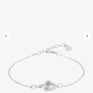 hjärt armband från Snö of sweden  - hjärt armband i silver från snö of sweden! använt fåtal gånger!