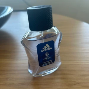 Adidas parfym Champions League - Helt oanvänd parfym från Adidas. Perfekt till pojkvän eller till dig som är kille🥰