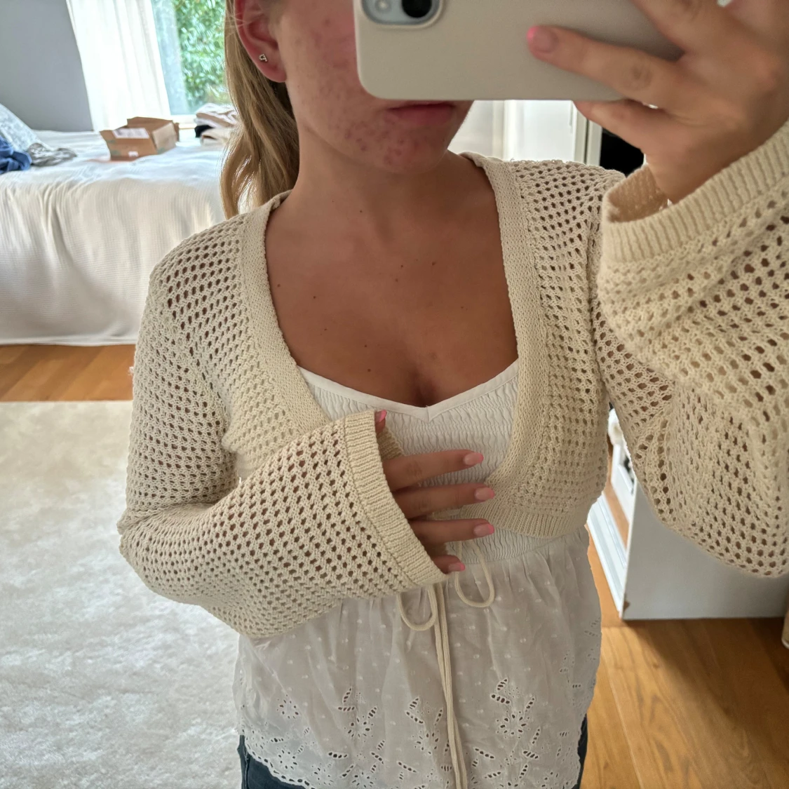 Hålstickad kort kofta - 90