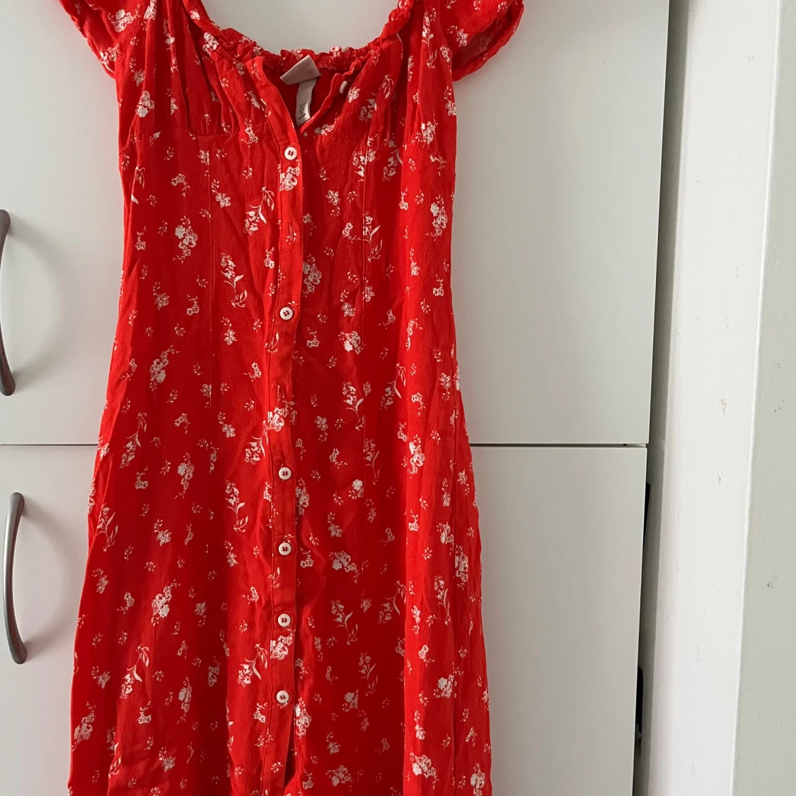 Röd blommig klänning från hm