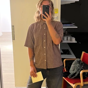 Skjorta, rutig röd HUMANA - Skjorta köpt vintage på Humana. 