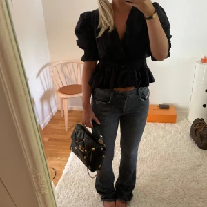 Diesel jeans  - Går diesel jeans, bootcut!!! Super super snygga, passar mig strl 36-38❣️ nypris 1700❣️😍