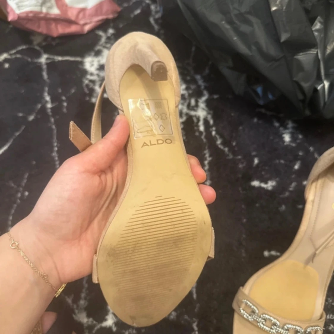 Beiga klack stl 37 använd 2 gånger - 90