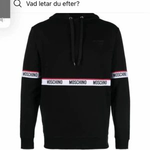 Ljus grå Moschino  - Har en sån tröja som på bilden fast ljusgrå, passa på om ni är intresserade, det är storlek L. Fräsch o knappt orörd ❤️ 