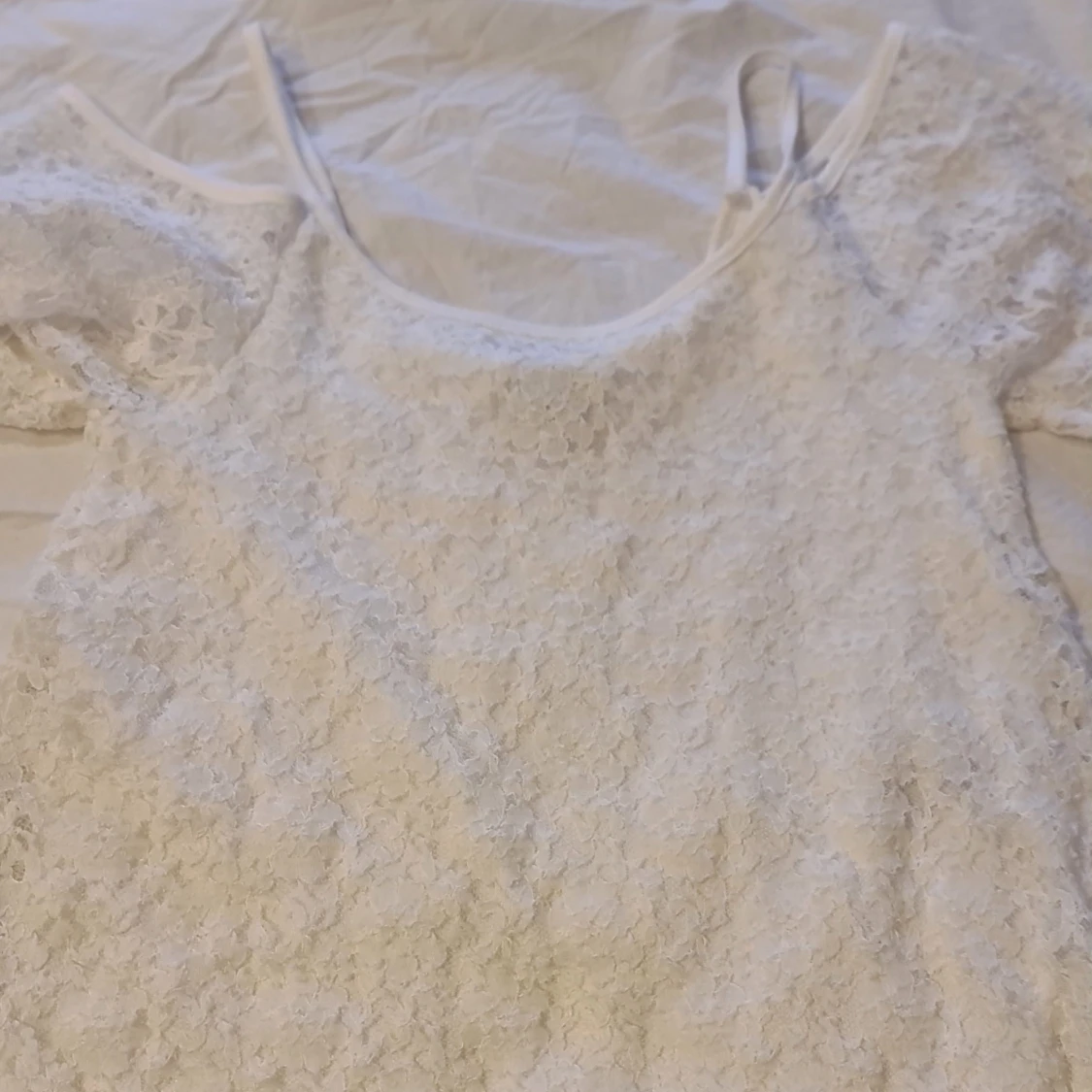 Vit spetsblus från Gina Tricot