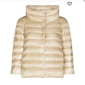 Herno Jacka - Intressekoll på min super snygga Herno jacka! Nypris 9360 isch💕