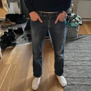 Ett par fina nudie jeans, säljer pga för små på mig och även därför lånade bilder. Hör av er vid minsta lilla fråga! 