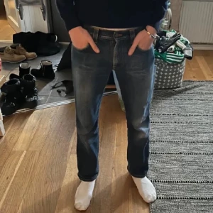 Nudie Jeans - Ett par fina nudie jeans, säljer pga för små på mig och även därför lånade bilder. Hör av er vid minsta lilla fråga! 
