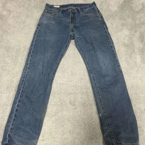 Levis jeans  - Sköna jeans medel skick