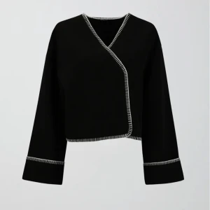 Jacka - Jacka/tröja från Gina tricot. Använde som både jacka och tjockare tröja. Sparsamt använd