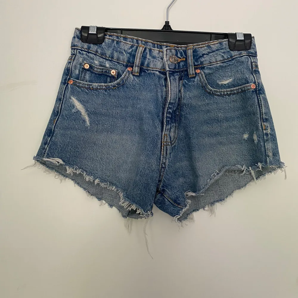 Blå jeansshorts. passar xs. Shorts.