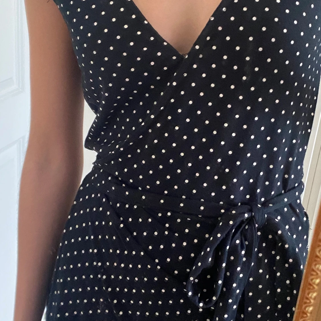 Vitprickig omlottklänning - 92