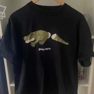 Palm angels crocodile t-shirt - Bra skick Inköpt hos kicks and stuff Göteborg Tags, kvitto finns tyvärr inte kvar