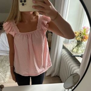Rosa topp - Jättesöt rosa topp från vero Moda💞