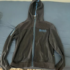 Hugo boss  - Använd Hugo boss tröja mycket bra skick 