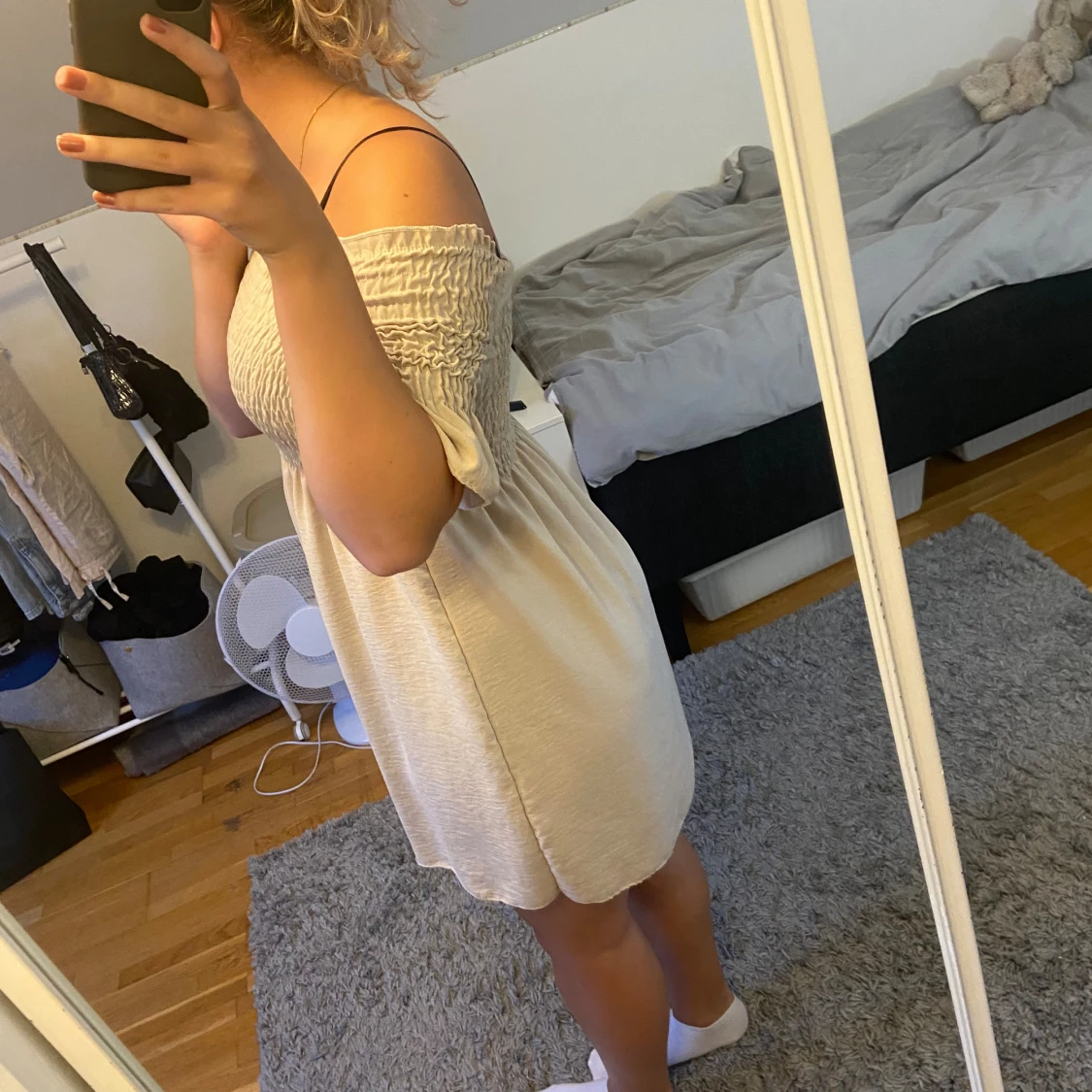 Beiges klänning från spansk marknad  - 90