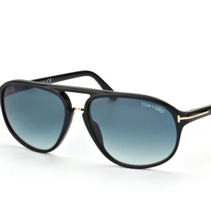 Tom Ford TF447  - Säljer av dessa eftersom de aldrig kommer till användning. Inga skador eller synlighet på användning.   Köpt för €260 - säljes till ett schysst pris.   Allt original tillföljer.  Fraktas spårbart & i säkert förvar.