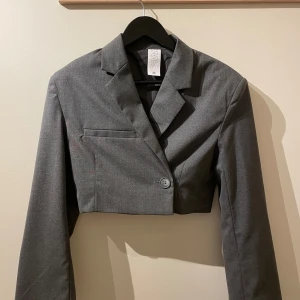 Kort kavaj  - Croppad kavaj i nyskick!🤍