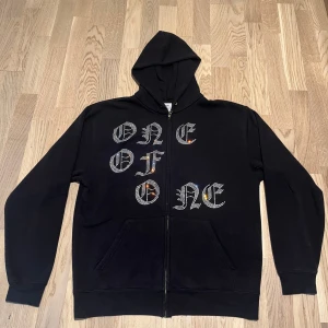 One Of One hoodie  - Zipper hoodie från märket One of One som har utgått ur sortimentet. Storlek M. Kom gärna med prisförslag 
