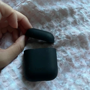 Hold it airpods skal - Ett silikon skal från Hold it till airpods.