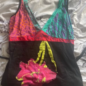 Topp - Jätte söt festtopp som kan knytas därbakom för att passa ända från s-xl!❤️