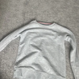 Grå gang tröja - jätte snygg basic tröja, passar till alla jeans, använd någon gång