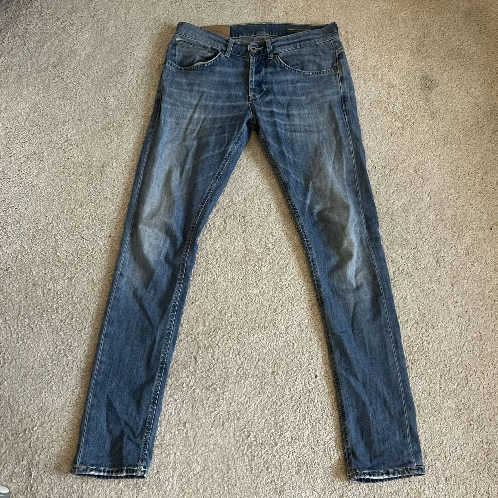 Hej säljer nu mina dondup jeans bulk. Säljer alla jeansen för 2750kr. Det är mellan storlek 30-32. Vid frågor eller fler bilder hör av er.. Jeans & Byxor.