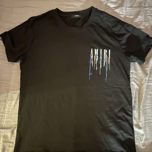 Amiri paintdrop tshirt  - Säljes på grund av för små