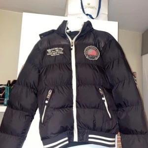 Vinterjacka - En snygg vinterjacka storlek M