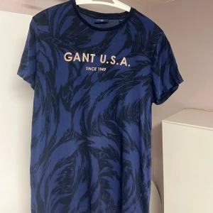 Gant t-shirt  - Gant t-shirt knappt använd skick 10/10.