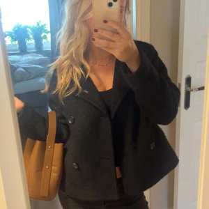 Så fin jacka till hösten  - Använd fåtal gånger  perfekt till hösten  Pris kan diskuteras 