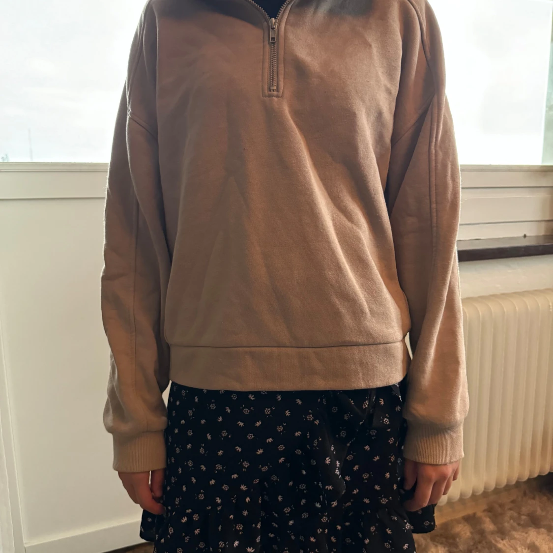 Beige tröja med dragkedja - 90