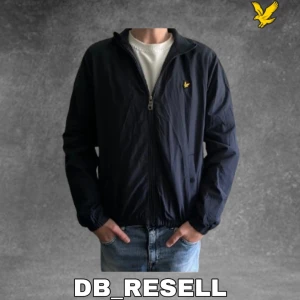 Lyle & scott softshell jacka - Tja säljer då en schysst lyle & scott jacka som passar bra till hösten och våren. Riktigt bra skick 9/10. Skriv vid funderingar och priset kan diskuteras vid snabb affär!