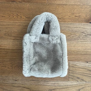 Fluffing teddyväska - Endast använd två gånger, perfekt till hösten 🐻🍁🤎