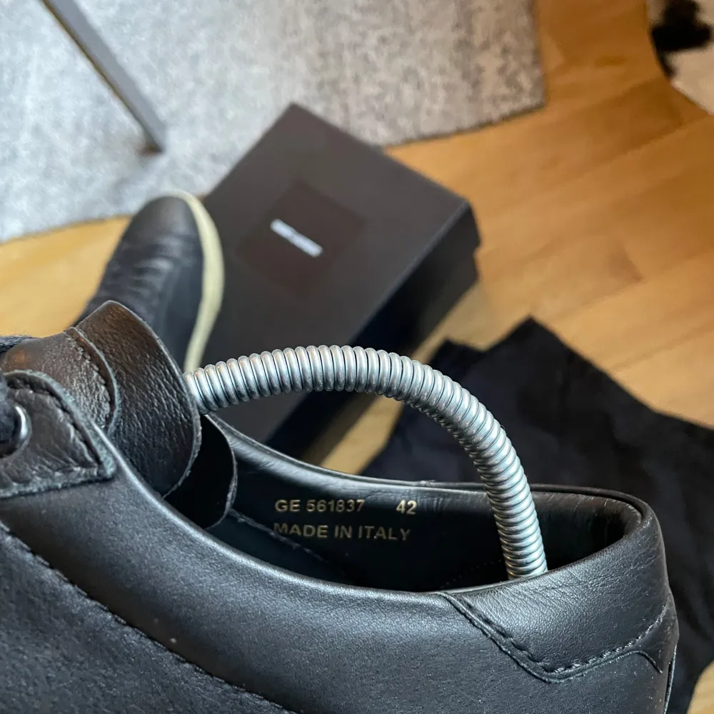 Saint Laurent court skor Medföljer original box och dampåsar . Skor.