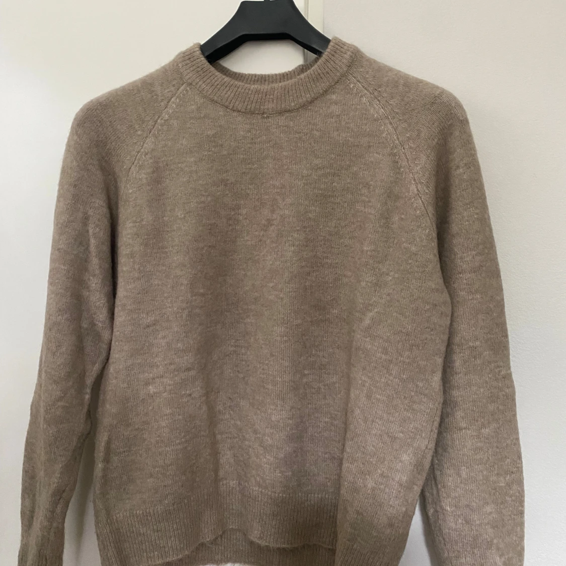 Beige stickad tröja