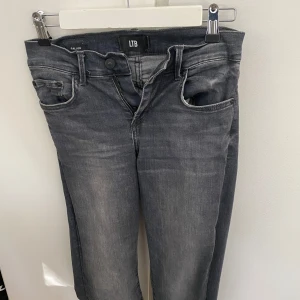 Ltb jeans - Ltb fallen jeans köpta för 799kr och använt Max 2-3 gånger.