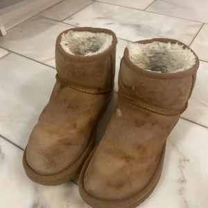 uggs - säljer ett par jätte fina uggs i storlek 36💕❤️