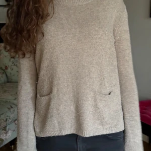 Stickad tröja  - Säljer dena bruna stickade tröja då den ej används!💞
