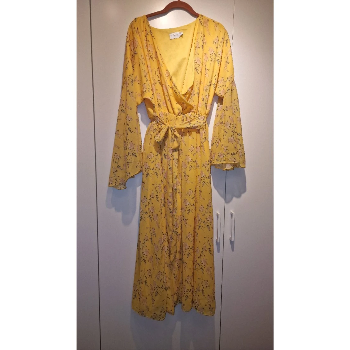 Gul Blommig Klänning - 90