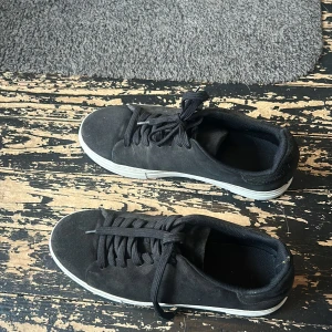 Svarta sneakers - Vagabonds i väldigt bra skick