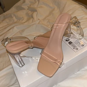 Klackskor - SHEIN - Aldrig använda, från Shein, råkade beställa två par men väldigt bekväma och gå i och bra kvalite  