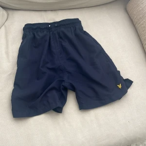 Lyle & scott badbyxor  - Storlek : M Mörkblå Nästan aldrig använda  Skönt material