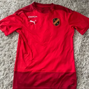 Vasalund IF Träningskläder  - Storlek M på alla 3 plaggen. Inget fast pris är öppen för bud