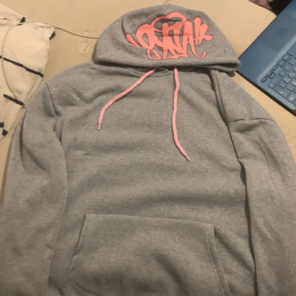 Mycket fin o unikt gråa rosa sätt  Storlek M. Hoodies.