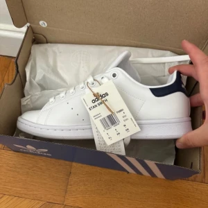 Nya stan Smith  - Förstora för mig tyvärr, helt nya i låda och med prislapp. 