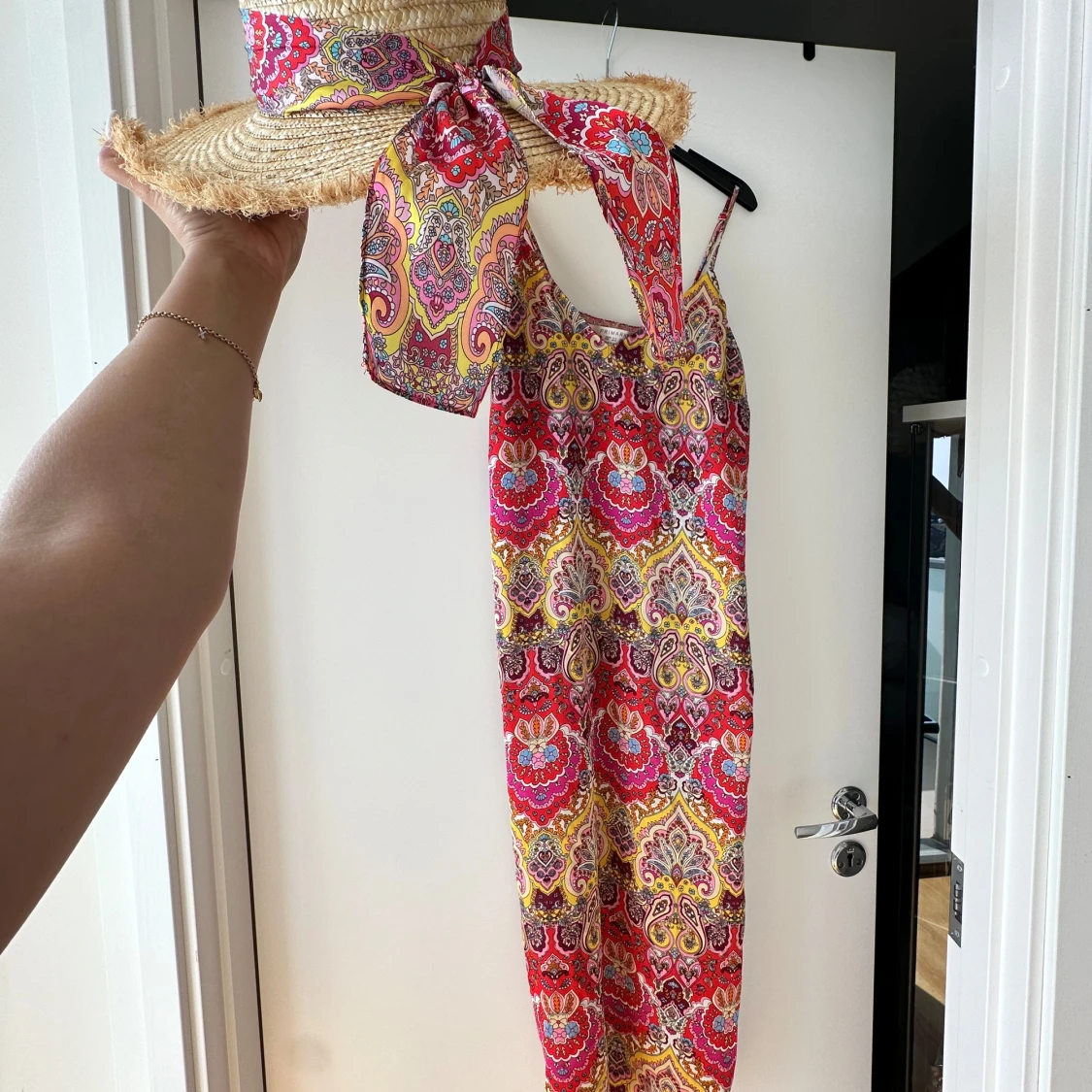 Klänning och hatt - 93